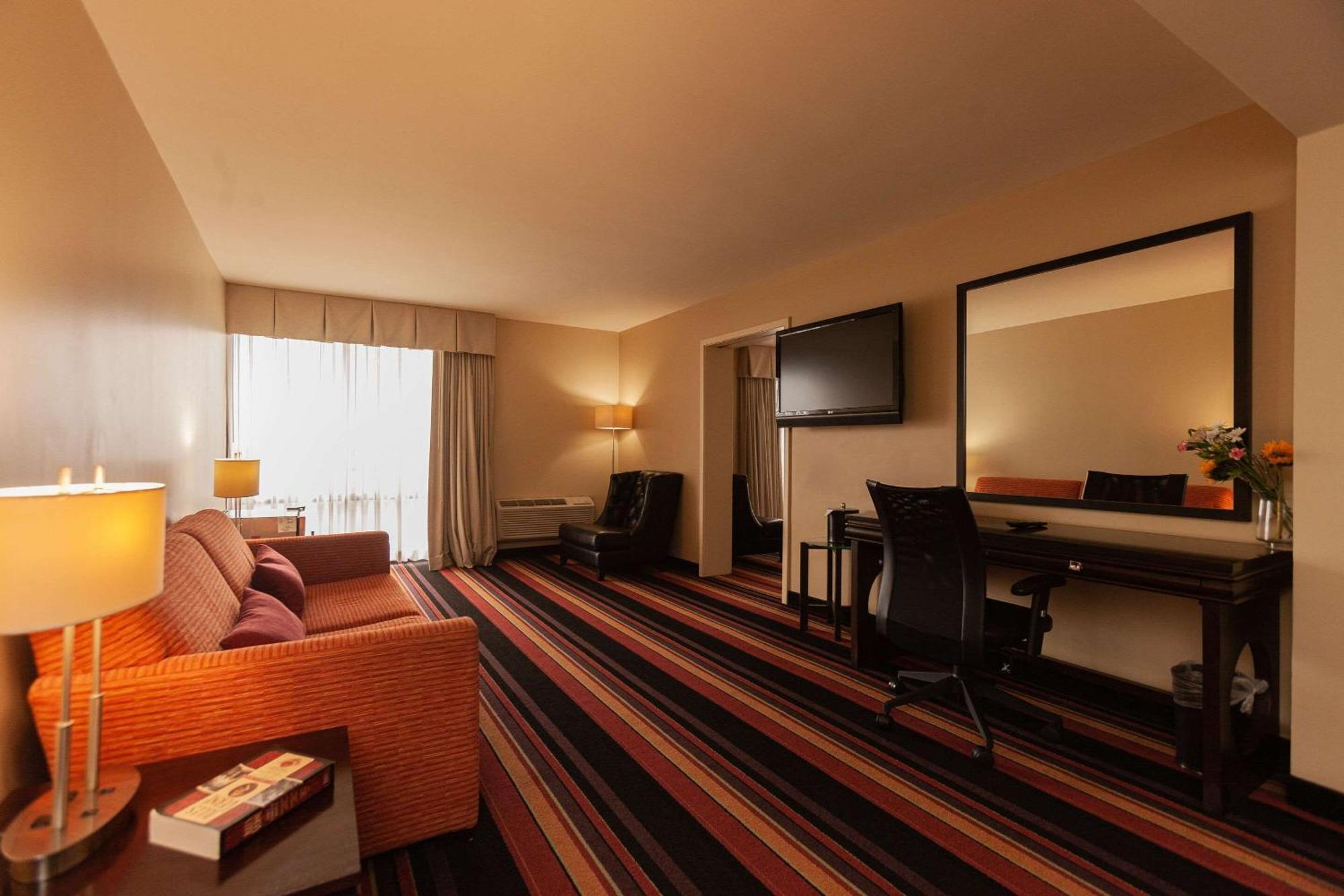 Clarion Hotel New Orleans - Airport & Conference Center Kenner Εξωτερικό φωτογραφία